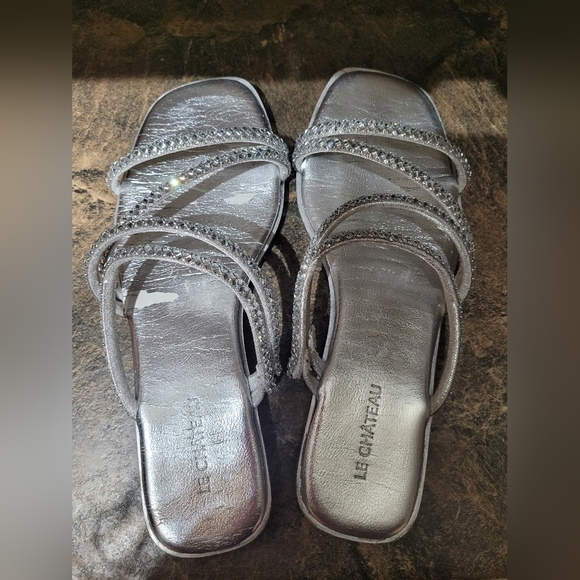 Le Chateau silver flats - Picture 2 of 3